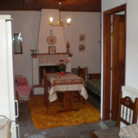 بيت ضيافة Archontiko Samara Áno Lekhónia